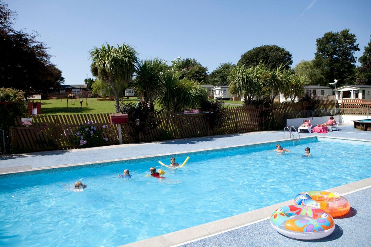 Camping Pods Trevella Holiday Park Crantock Exterior photo